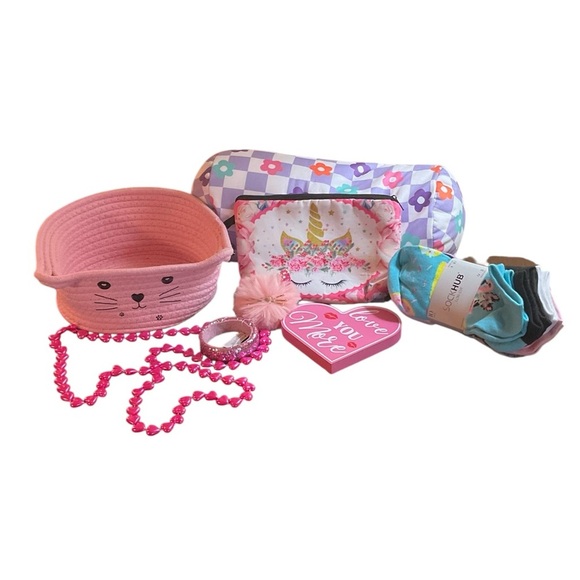 Girls Gift Bundle - Picture 4 of 6